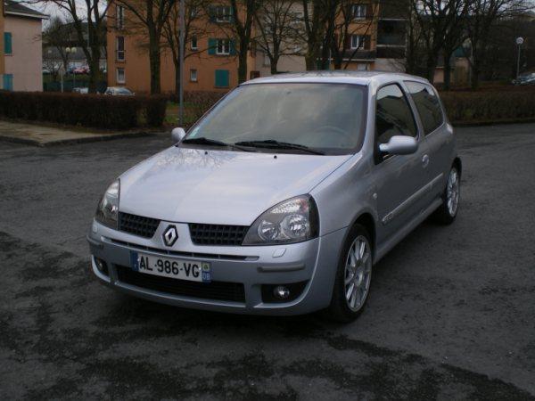 http://img26.xooimage.com/files/1/9/e/clio-rs-ps2-2-196b23c.jpg