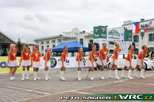 http://img26.xooimage.com/files/7/8/8/sa_p_133_holky_1-f14cb8.jpg