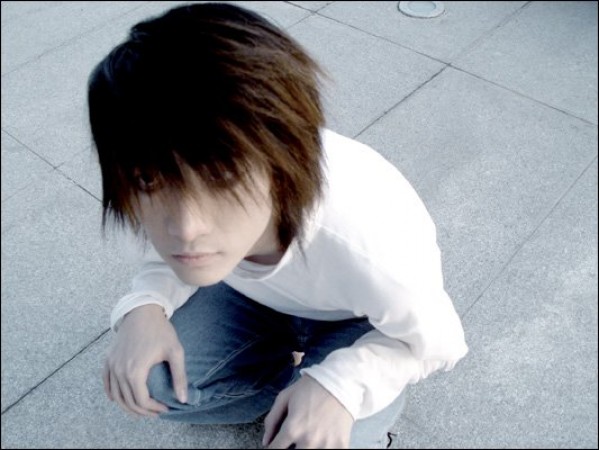 http://img26.xooimage.com/files/8/0/9/death-note-l-dd888b.jpg