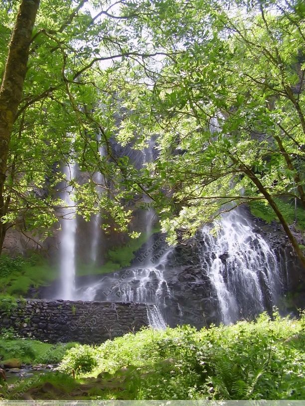 Image: cascades-water_falls-324d08.jpg